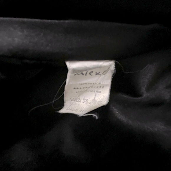 Very Unique Marilyn Trench Coat - Picture 12 of 16